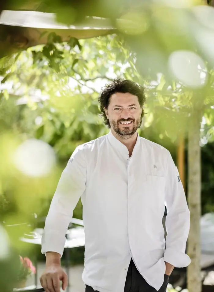 Der gebürtige Kärntner Thomas Dorfer hat es mit dem Landhaus Bacher österreichweit ganz an die Spitze geschafft.