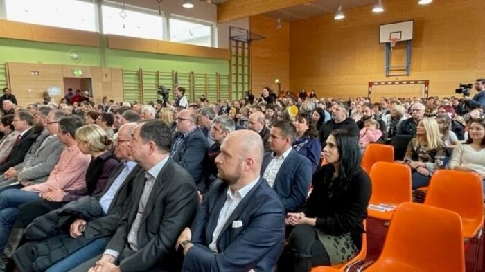 Zahreiche Besucher ließen sich die Eröffnung des "Bildungscampus Zeltweg" nicht entgehen.