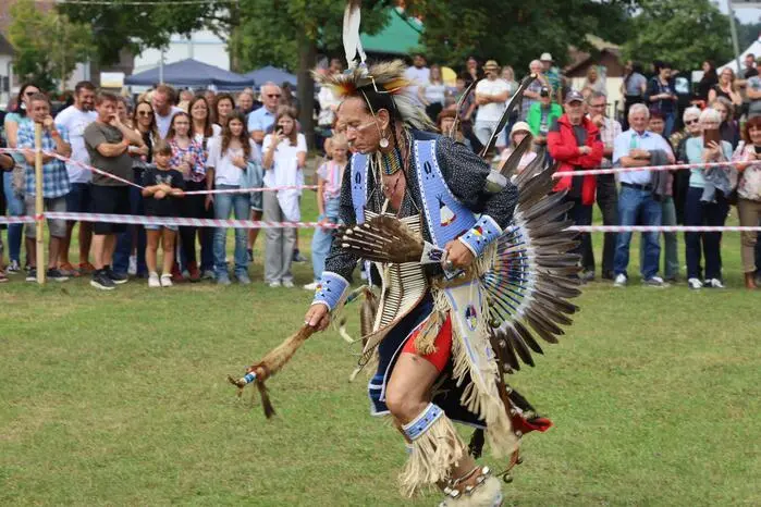 Nach einer Tanzshow tanzten die Festbesucher gemeinsam mit den Americans.