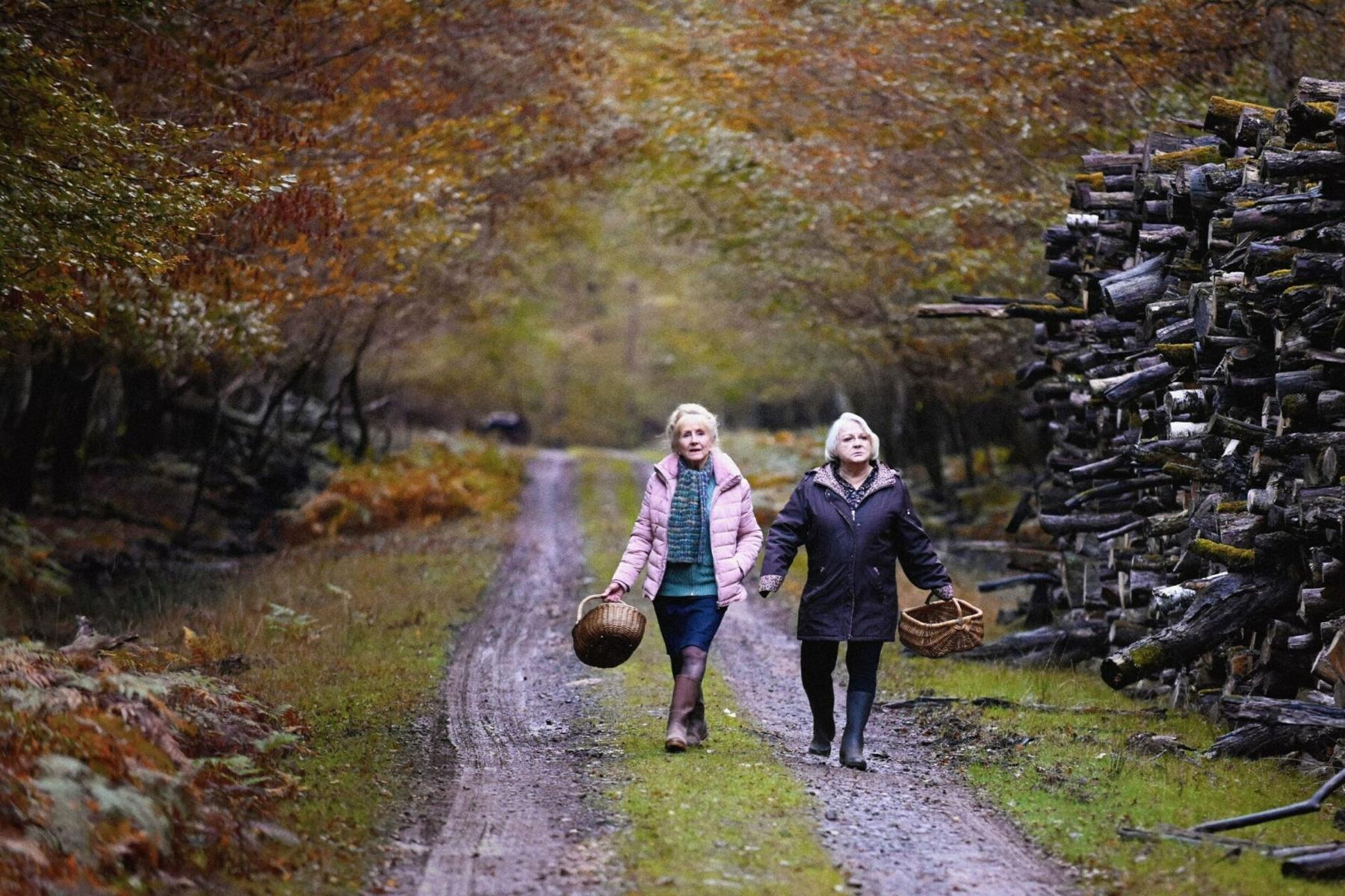 Novi film Françoisa Ozona, "Ko pride jesen", raziskuje zapletene odnose in smrtonosne skrivnosti