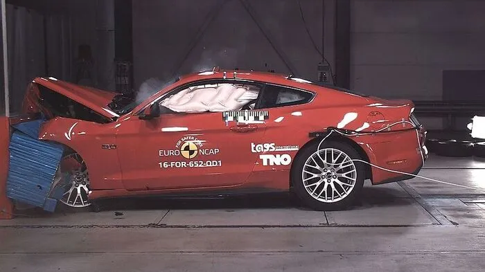 Der Ford Mustang schnitt im Crashtest des ÖAMTC am schlechtesten ab