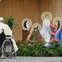 Das Gehen fällt Franziskus wegen eines Knieleidens schwer, zumeist bewegt er sich im Rollstuhl