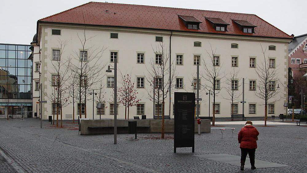 Hinter den Mauern des Rathauses in Spittal rumort es: Mandatare von Neos, Team Kärnten, Grüne und FPÖ fühlen sich von Bürgermeister Gerhard Pirih und Stadtrat Franz Eder unzureichend informiert