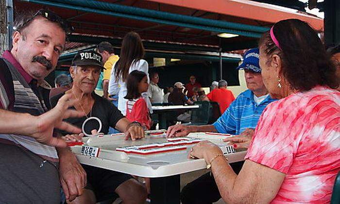 Die Domino-Spieler im Maximo Gomez Park