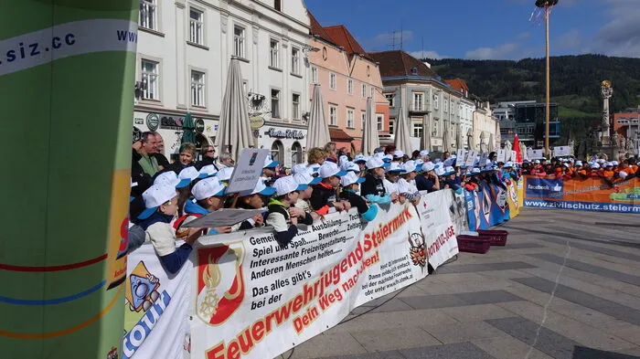 16 Klassen von zehn Volksschulen im Bezirk Leoben nahmen am Mittwoch Vormittag an der Safety Tour 2017 des Steirischen Zivilschutzverbandes teil.