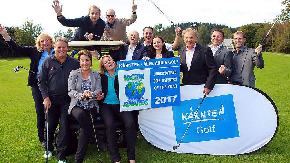 Freuen sich über den Award: die Manager der Golfklubs mit Kärnten-Werbung-Chef Christian Kresse