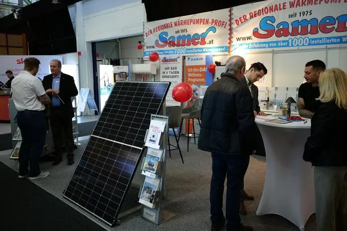Von Smart-Home-Lösungen bis hin zur Wallbox samt Energiespeicher für die bestmögliche Nutzung einer eigenen Stromversorgung, können sich Interessierte über viele Wohnbauthemen informieren und Vorträge anhören. 
