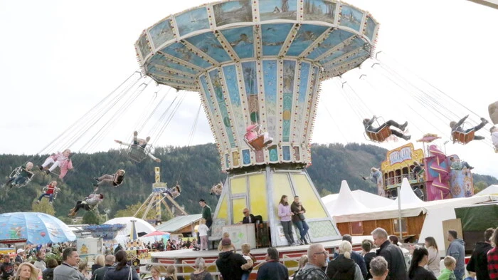 Gleich neben dem Ringelspiel befindet sich das „St. Veiter Festzelt“ von Melanie, Walter und Alexander Motschiunig. 