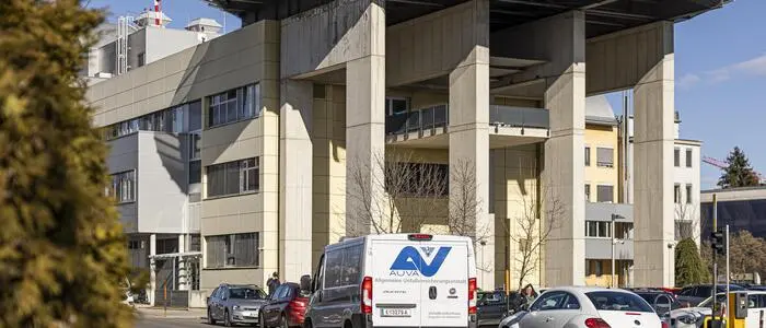Das Klagenfurter AUVA-Unfallkrankenhaus ist sanierungsbedürftig und soll bis 2032 auf das Klinikum-Gelände ziehen (Archivfoto)