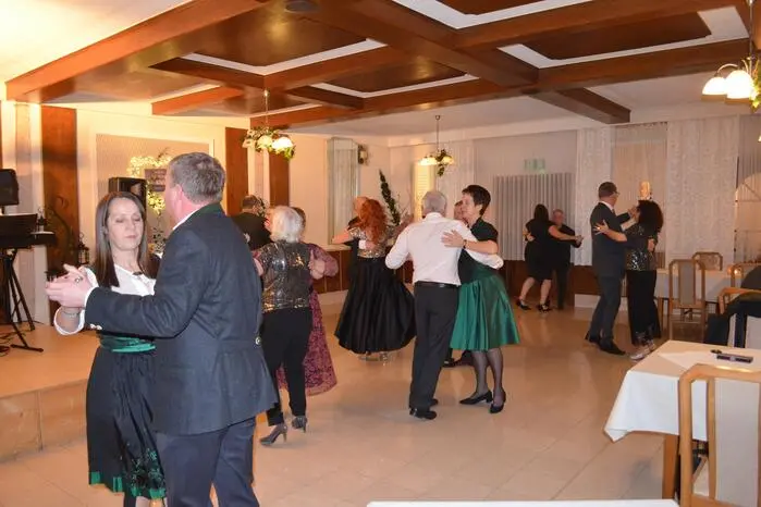  Die „Gschoader Buam“ sorgten für beste Stimmung und dafür, dass die Tanzfläche nie lange leer blieb. 