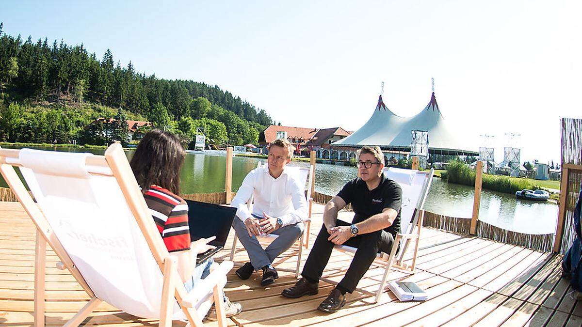 Daniel Orasche, Heinz Paar (rechts) mit Simone Dragy am Pirkdorfer See