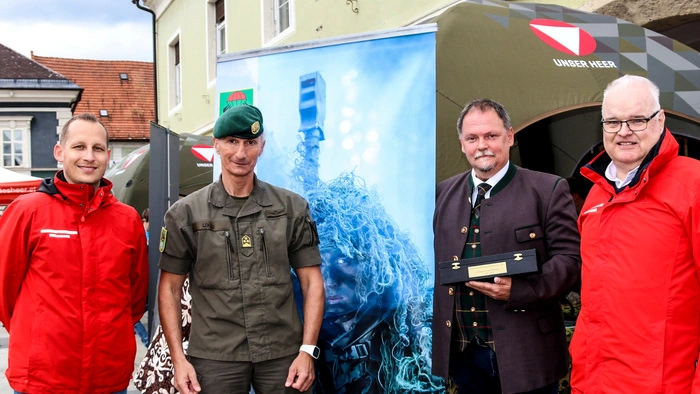 Neben dem Bezirkshauptmann Gert-Andre Klösch (4. von links) und seinem Stellvertreter Andreas Pichler (1. von links) konnte Vizebürgermeister Aaron Radaelli (3. von links) auch den stellvertretenden Militärkommandanten Kärntens, Oberst Stefan Lekas, begrüßen. 