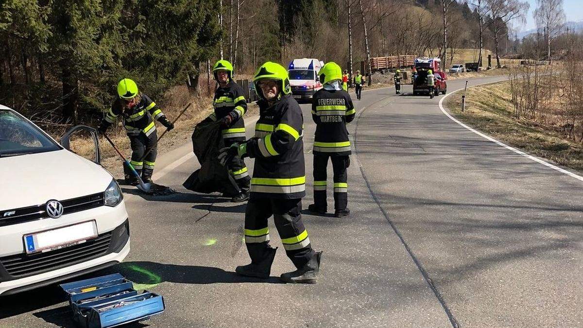 Bei einem Unfall mit mehreren Fahrzeugen in Wartberg wurden am Montagvormittag mehrere Personen verletzt