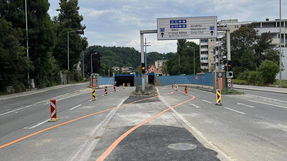 Baustelle Grabengürtel: Die Gegenverkehrsüberfahrt zwischen Brücke und Unterflurtrassen ist errichtet