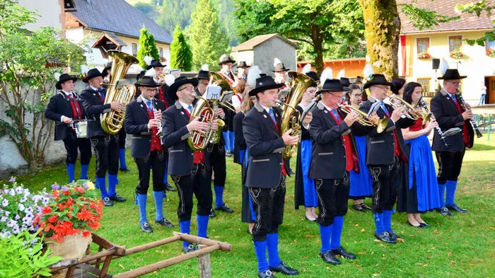 Im Rahmen des 61. Musikertreffens der 15 Kapellen des Gail-, Gitsch- und Lesachtales wurden zwei Musiker für 60-Jähriges Engagement geehrt.