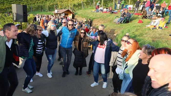 In Klöch versteht man es, Feste zu feiern. Zwei Tage lang strömten tausende Besucherinnen und Besucher auf den Klöchberg, um regionale Schmankerl, Weine, Liköre und Schnäpse zu genießen
