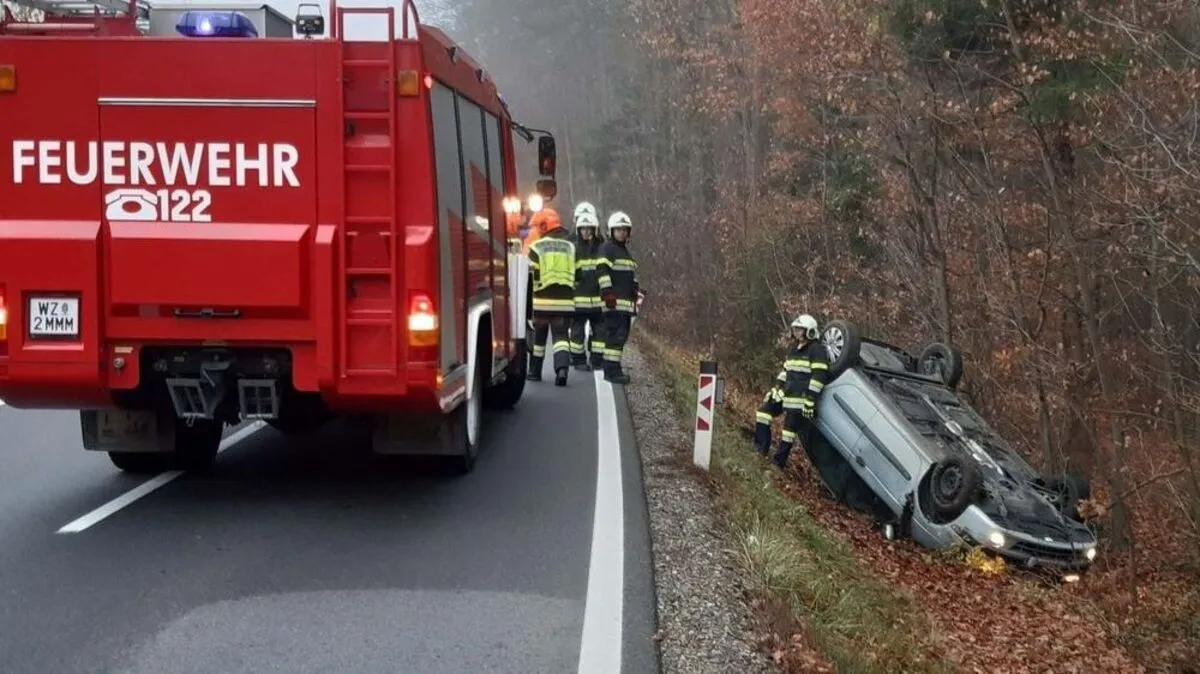 Der Wagen blieb auf dem Dach liegen