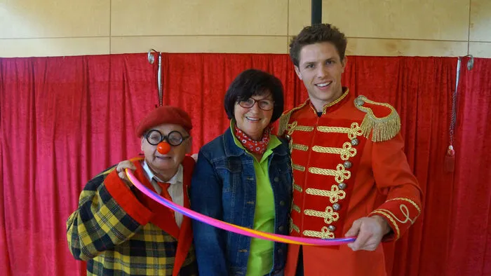 Die Trachtengruppe Maria Rain machten den Familien im Ort eine große Freude. Sie organisierte am Freitag den ersten Auftritt des Circus Dimitri aus Maria Saal. 