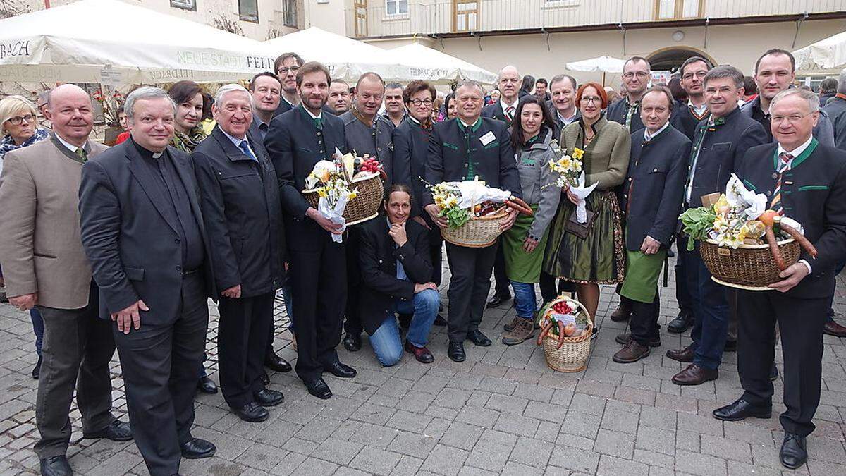 Viele Besucher und viele Ehrengäste kamen zur Eröffnung des neuen Feldbacher Bauernmarktes.