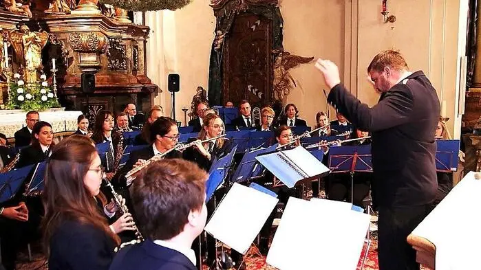 Das Kirchenkonzert der Werkskapelle Bauer in der Stadtpfarrkirche zu Voitsberg, das am vergangenen Sonntag als Gospelkonzert gemeinsam mit dem Chor „The Sound of Joy“ zur Aufführung kam, hat bereits Tradition.