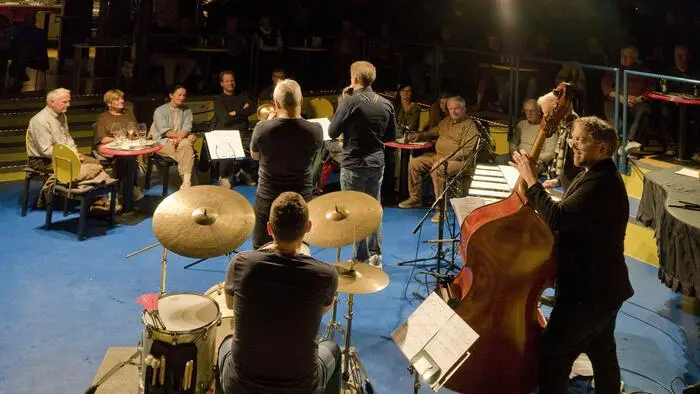 Die Reihe „Blue Monday“ startete in die Herbstsaison mit dem „New York Quintett” rund um den Schlagzeugvirtuosen Vladimir Kostadinović.