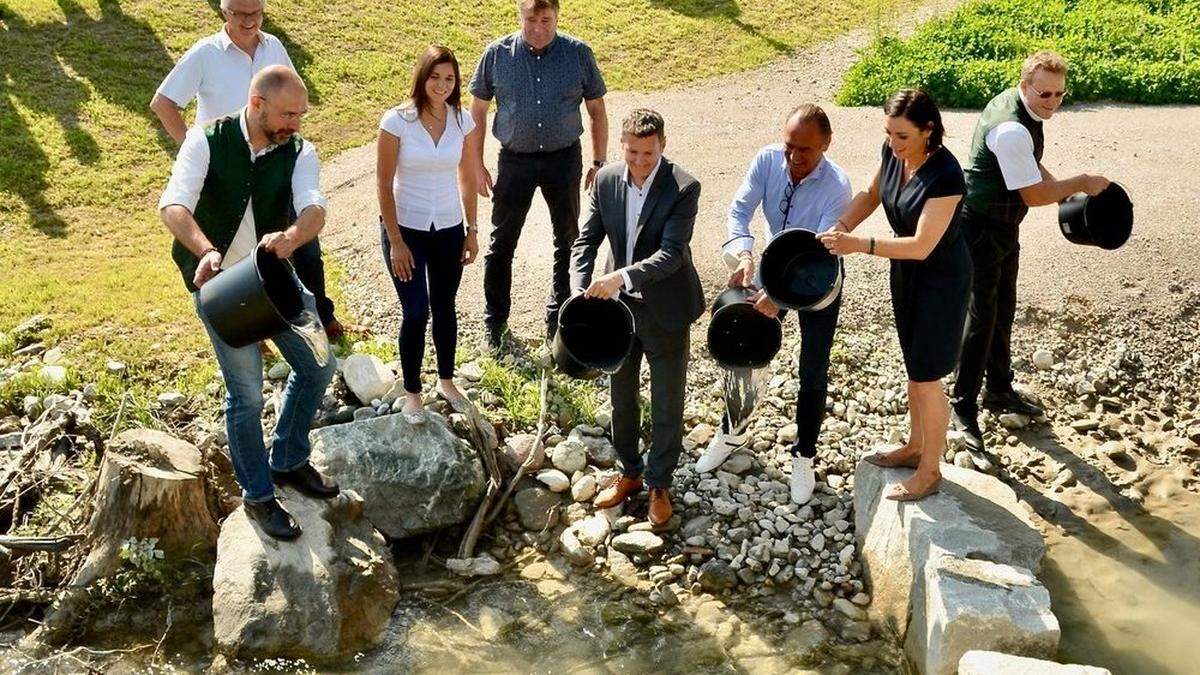 Bauleiter Dietmar Koller, Bürgermeister Josef Zoppoth, Landtagsabgeordnete Christina Patterer, Vizebürgermeister Georg Zankl, Landesrat Daniel Fellner, Nationalratsabgeordneter Gabriel Obernosterer, Ministerin Elisabeth Köstinger und Hannes Poglitsch