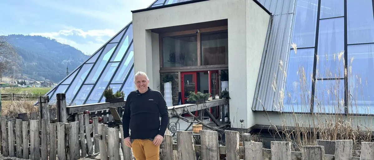Künstler und Zimmerermeister Robert Berger steckt hinter der Pyramide in Traboch