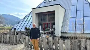 Künstler und Zimmerermeister Robert Berger steckt hinter der Pyramide in Traboch