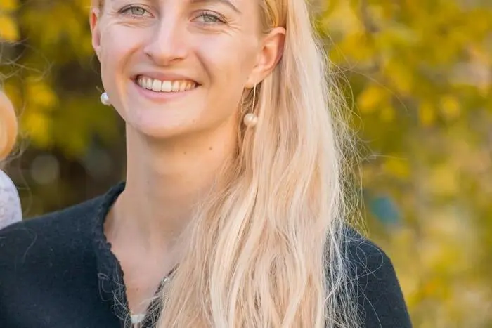Franziska Mösenlechner, Stainz: Ich wünsche mir, dass Eigenschaften, die Österreich ausmachen, wieder in den Mittelpunkt unserer Gesellschaft gerückt werden können. Ich hoffe auf mehr Kultur, mehr Feste und Events. Und ich hoffe auf einen Aufschwung der regionalen Wirtschaft, die Arbeitsplätze sichert.