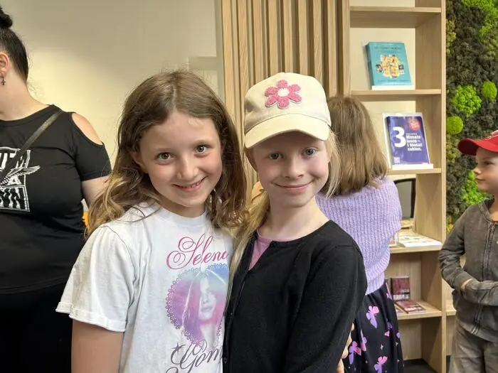 Anna (l.) und Klara von der Volksschule Leoben-Stadt