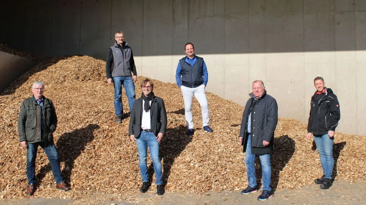 Machen sich für stabile Energiepreise stark: Walter Ederer, Abteilungsleiter Wasserversorgung, Fernwärme-Mitarbeiter Harald Meisl, Bürgermeister Erwin Eggenreich, Fernwärme-Geschäftsführer Gerd Holzer und Gerhard Hierz sowie Fernwärme-Mitarbeiter Franz Reiter.