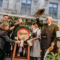 Bieranstich geglückt: Alt-Vize-LH Leopold Schöggl mit den Aufsteirern-Organisatoren, Bürgermeisterin Elke Kahr & Co.