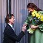 Hans-Peter Stangl, Sieger in der Kategorie Sport, machte seiner Ulla auf der Bühne einen Heiratsantrag