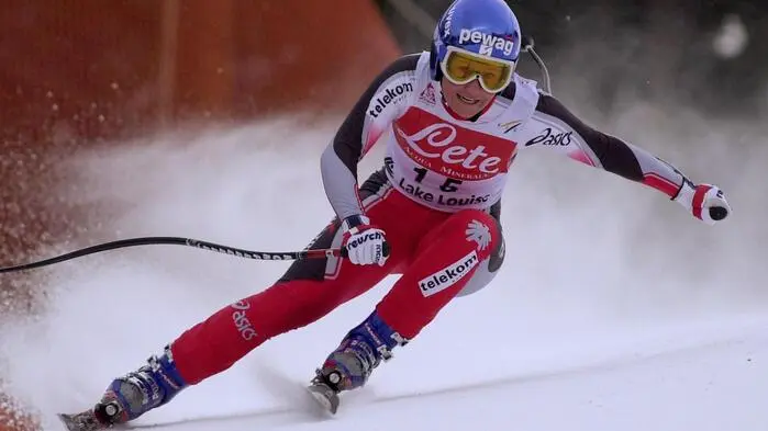 Eine Meisterin auf zwei Skiern: Renate Götschl wurde dreimal Weltmeisterin, gewann einmal den Gesamtweltcup und zehnmal einen Disziplinenweltcup. Mit 46 Weltcupsiegen in vier verschiedenen Disziplinen ist sie die sechsterfolgreichste Athletin der Weltcupgeschichte 