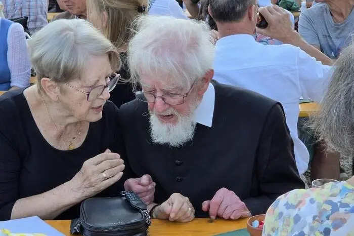 Unter den vielen Besuchern zu sehen waren die Altäbte Benedikt Plank und Otto Strohmaier (Bild), Bezirkshauptmann Peter Plöbst und Prior Gerwig Romirer.