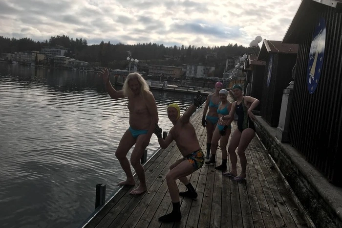 Ohne Abkühlung springen die Winterschwimmer in den See - mit Freude!