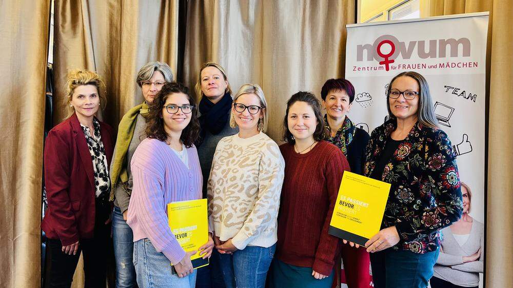 Frauen vor den Vorhang: Die Vertreterinnen der fünf steirischen Frauen- und Mädchenberatungsstellen