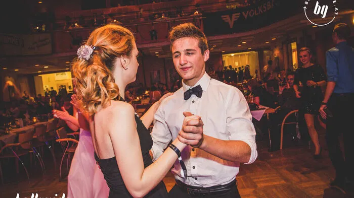 Unter dem Motto "Tomorrowland - der Schlüssel in die Zukunft feierten am Samstagabend (19. November 2016) die Maturanten der HLW Bad Aussee ihren Maturaball. Im Kurhaus wurde bis in den Morgen getanzt.