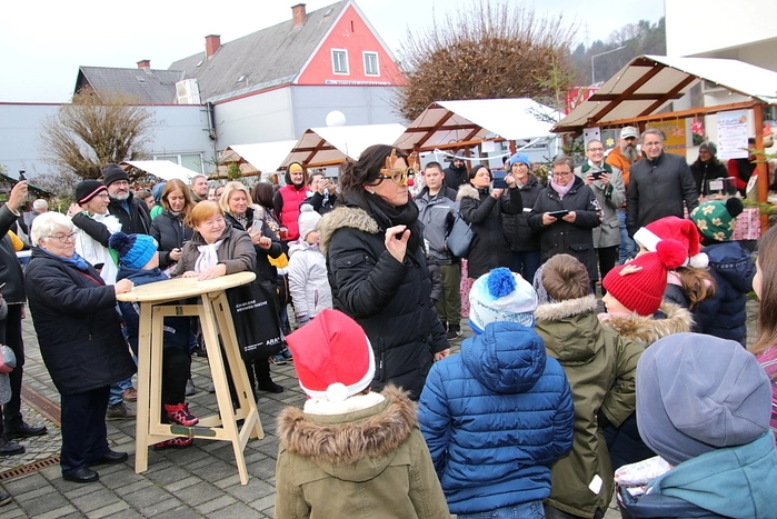 Zahlreiche heimische Vereine und Institutionen boten den vielen Besuchern an den Ständen ihre Produkte an, von Handwerkskunst bis zu kulinarischen Köstlichkeiten war alles dabei.
