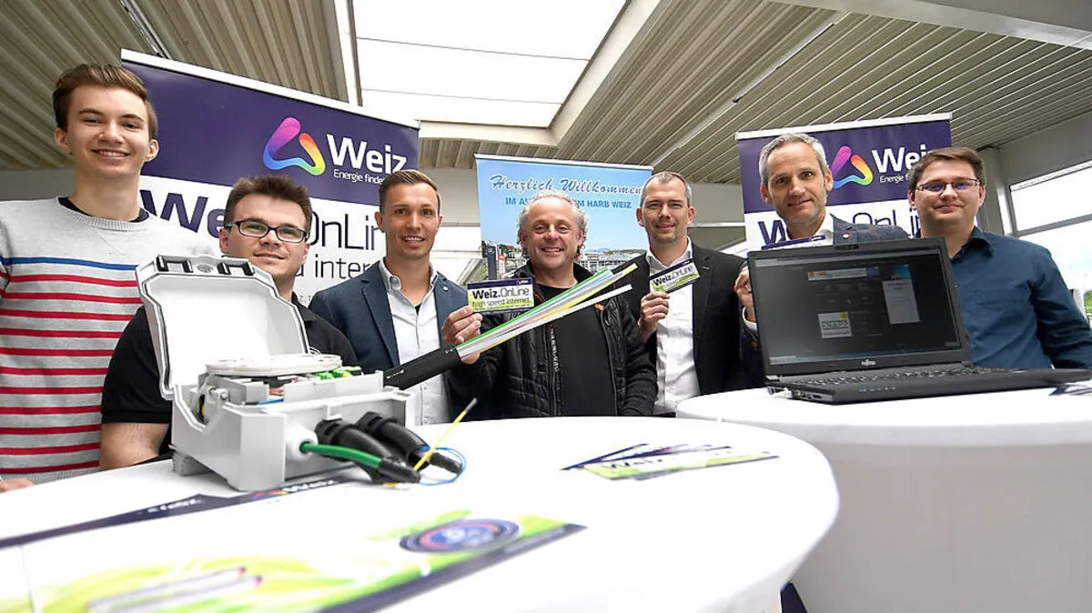 Roman Neubauer (Zweiter von rechts) treibt den Glasfaserausbau in Weiz mit einigen Partnern voran