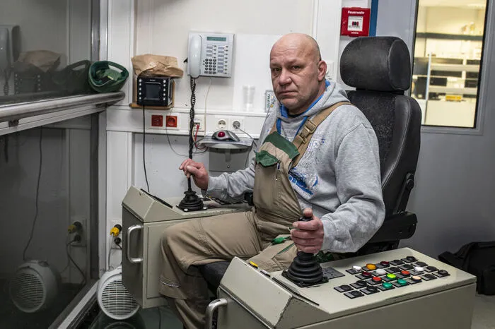 Gerald Petritsch bedient den Greifarm