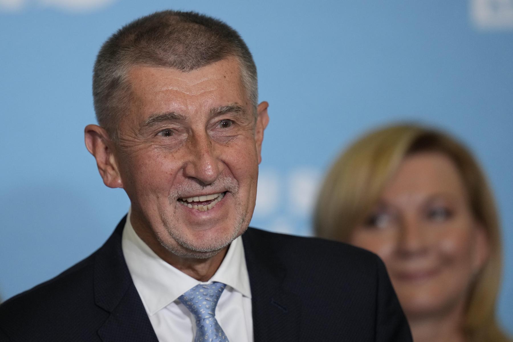 Senior attackierte Babiš mit Gehstock: Tschechischer Ex-Regierungschef im Krankenhaus
