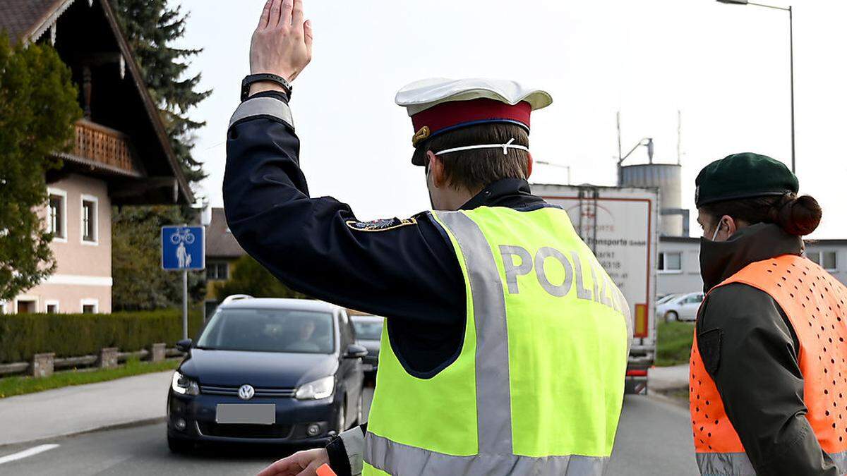 Die Urlauber gerieten in eine Kontrolle der Polizei (Sujetbild)