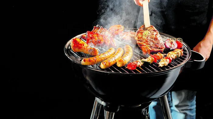 Der Syrer konnte glaubwürdig erklären, dass er das Beil und das Messer nur zum Herrichten von Grillfleisch ausgeliehen hatte. Passanten in Villach hatten sich bedroht gefühlt (Symbolfoto)