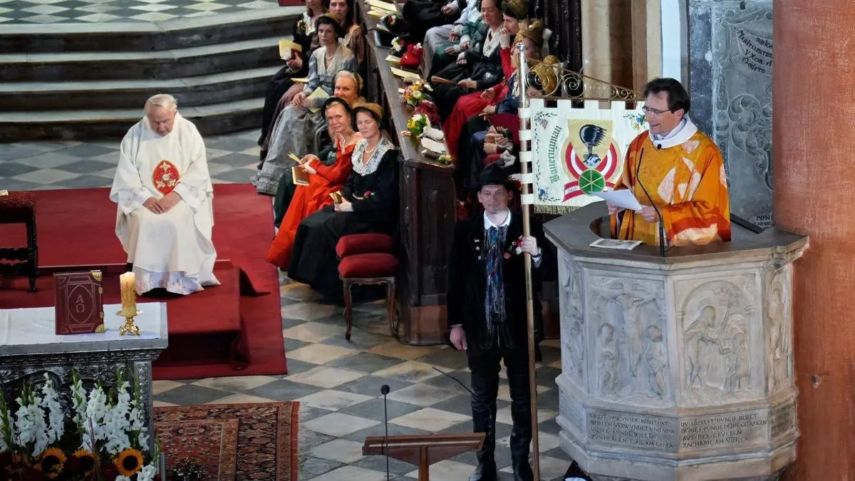 Stadthauptpfarrer Richard Pirker auf der Kanzel