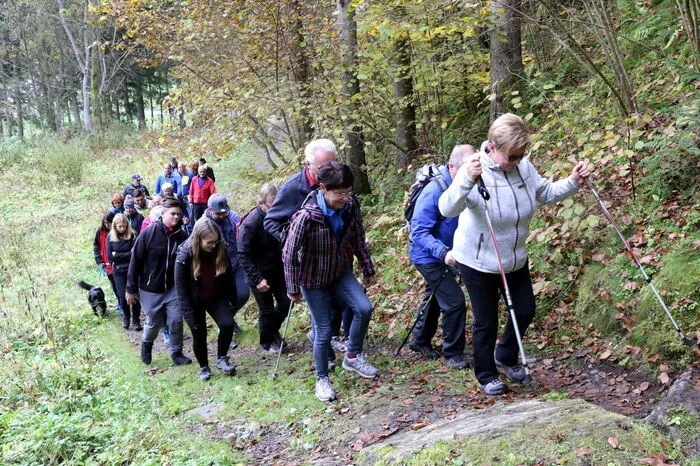 Den Zehn-Kilometer-Marsch mit Bravour bewältigten unter anderen Bürgermeister Harald Jannach, die Unternehmer Thomas Steindorfer und Johann Koppitsch, Pfarrgemeinderatsobmann Konrad Petautschnig, Sektionsleiter Manfred Fischinger, Pädagogin Isabella Kerth sowie der pensionierte Bezirkshauptmannstellvertreter Paul Ginhart. 