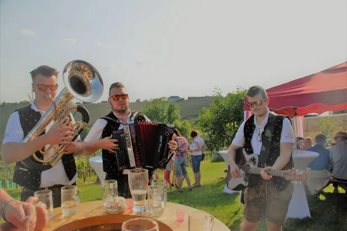 Grund dazu bot das 21. Mal Kellerstraßenfest.