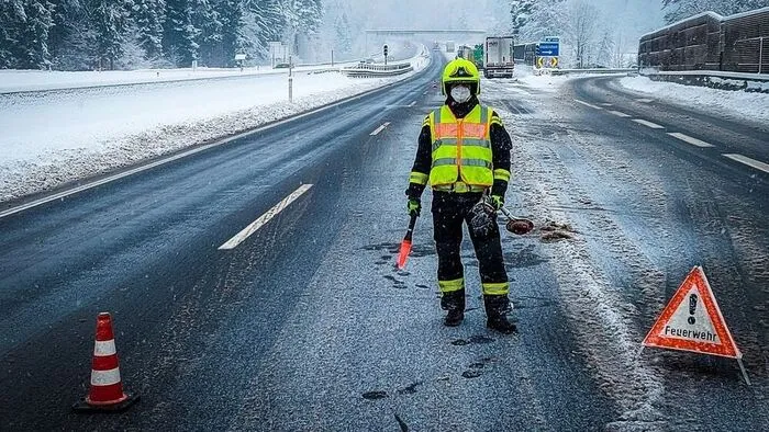 Die Feuerwehren halfen der Asfinag tatkräftig aus