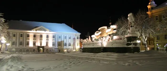 Schnee am Neuen Platz in Klagenfurt | Im Jahr 2006 präsentierten sich der Neue Platz und der Lindwurm tiefverschneit
