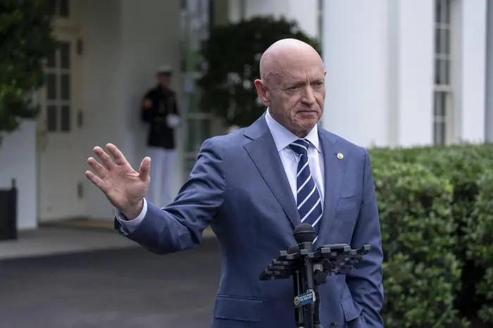 Senator Mark Kelly of D-AZ speaks about President Biden s upcoming immigration announcement outside the West wing of the White House in Washington, DC on Tuesday, June 4, 2024. PUBLICATIONxINxGERxSUIxAUTxHUNxONLY WAP2024060449 KenxCedeno